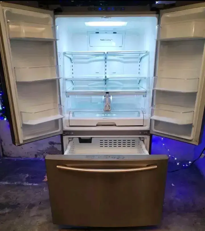 Refrigerador de puertas francesas reparado por Alpha&Omega